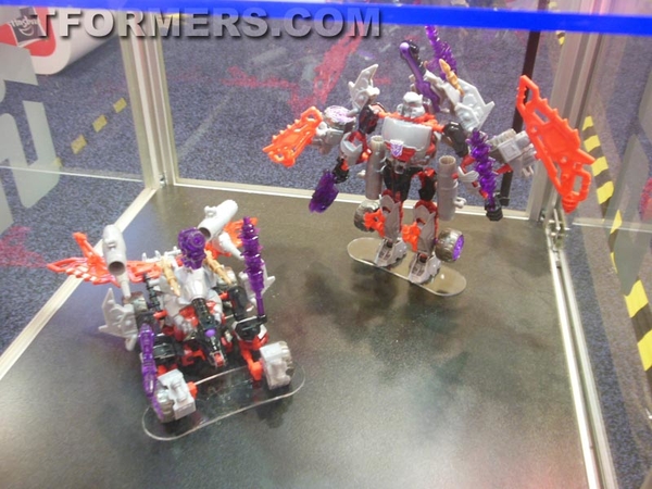 Transformers=botcon 2013 Generatations Prime Paltinum  (309 of 424)